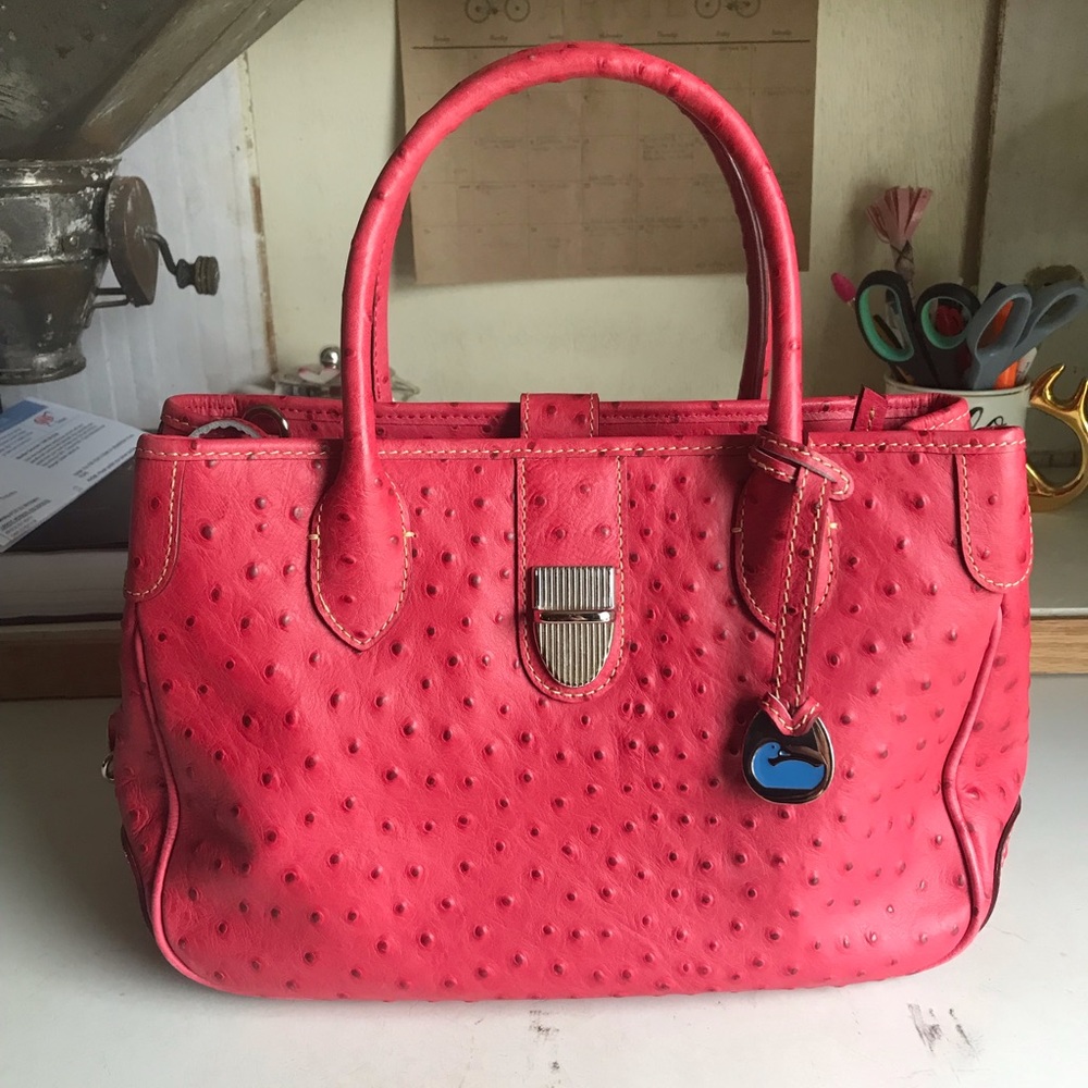 🌸 Dooney & Bourke pink ostrich purse 🌸